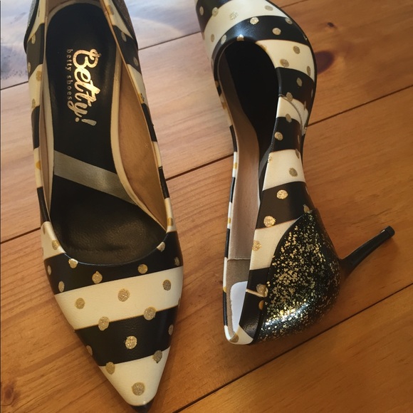 NWT Genuine Leather pumps - Picture 2 of 5